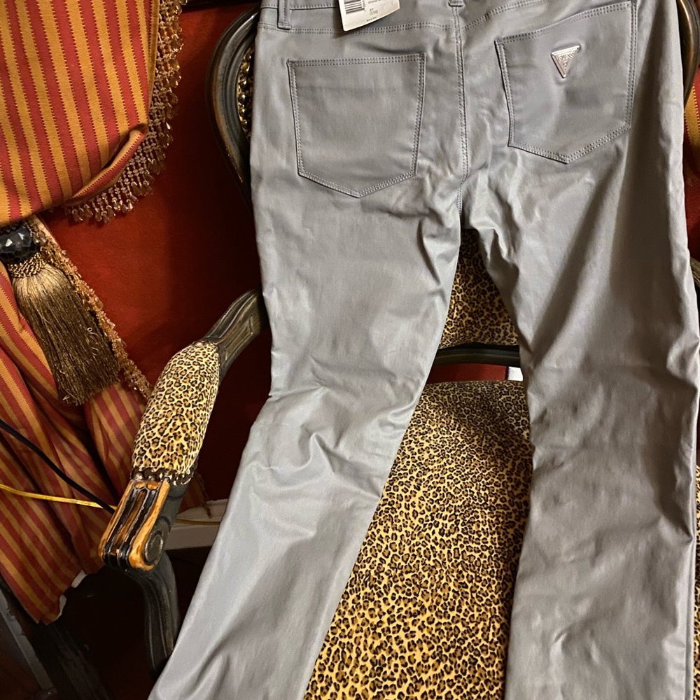 Guess - Picture 3 of 3